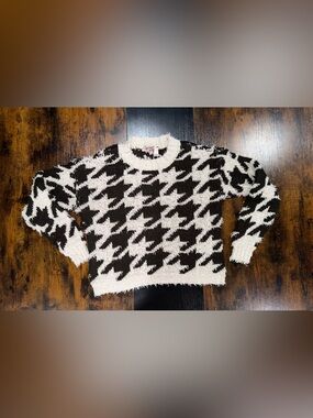 Willow & Root Buckle Black Cream Fuzzy Houndstooth Knit Sweater Size S